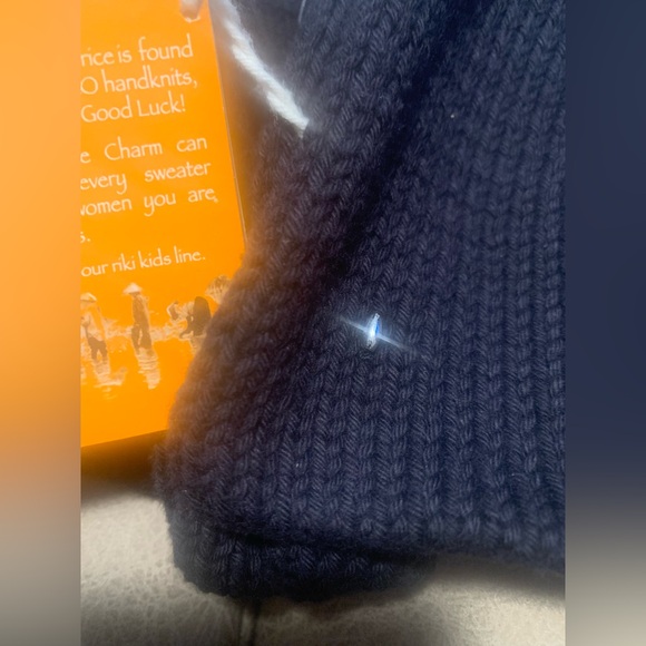 Hand Knit RICO Womens Black Wrap Scarf Sweater With Pockets NEW OS - Picture 8 of 9